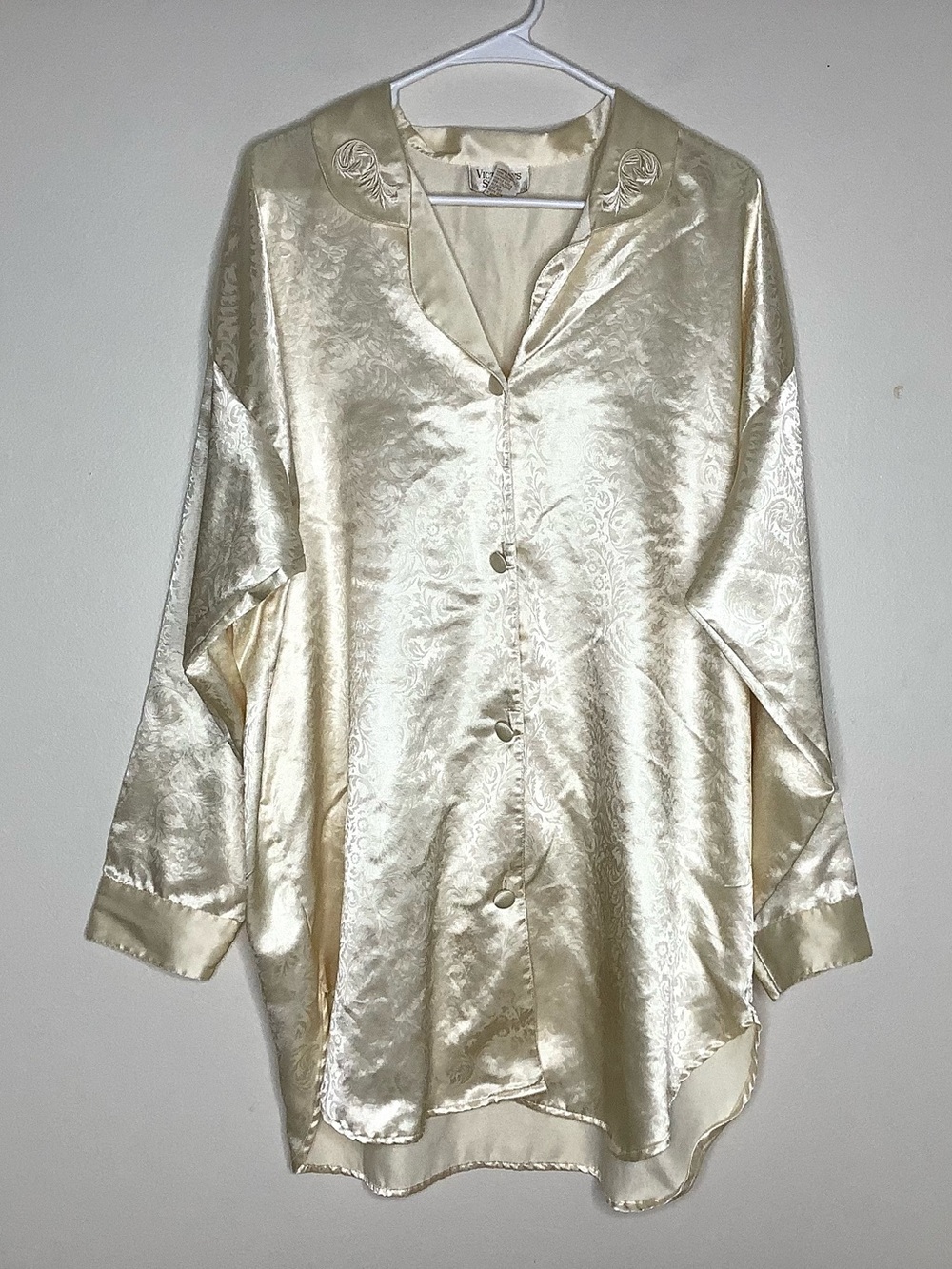 < Vintage Victoria’s Secret Gold Label Cream Satin Nightgown >